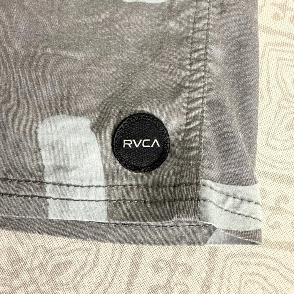 RVCA Mens 30 Board Shorts Grey Sarah Delaney Artist Network Program M101WRSD